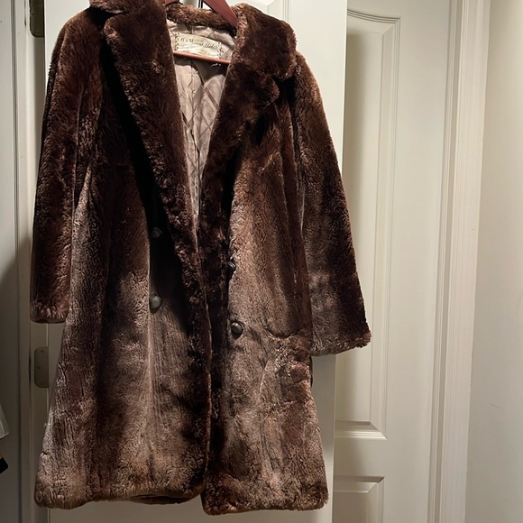 Authentic vintage fur coat- wears like a small, no size tag… GORGEOUS - Picture 1 of 5